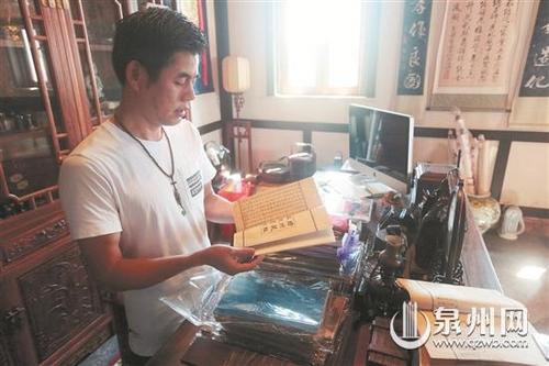 中国侨网朱永平收藏了上万本书，涵盖医学、佛学、养生、文物、地理等类别。