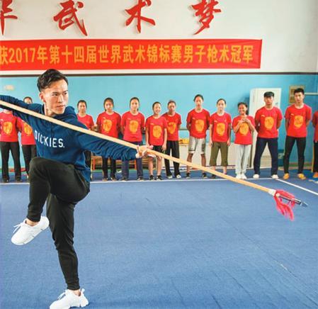 中国侨网摄影:余日迁
