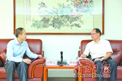 中国侨网10月12日,江门市委书记林应武与江门市优巨新材料有限公司总经理王贤文,以“1对1”的方式进行了首次联系。肖开刚 摄