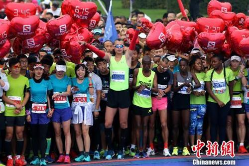 中国侨网图为赛事吸引了26个国家的选手参赛。　张远　摄