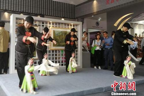 中国侨网梅州市第五届客家文化创意产品博览交易会现场　程景伟　摄