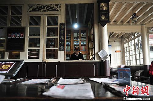 中国侨网11月16日,正在开放的和顺图书馆借阅室。 中新社记者 缪超 摄