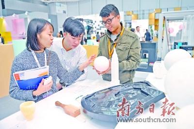 中国侨网创博会创意设计馆展示了来自高校、企业的创意成果。  