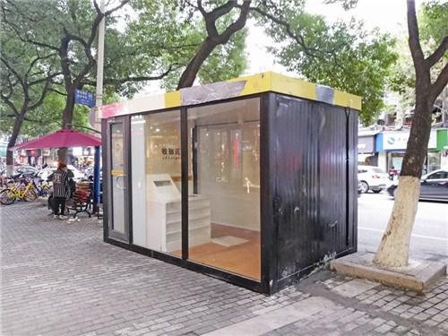 中国侨网位于市区解放街的锦小咖无人零售店