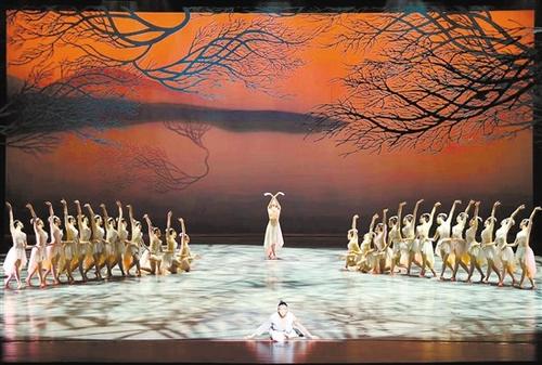 中国侨网《朱鹮》以普世的环保理念和纯美的舞台效果收获良好口碑。