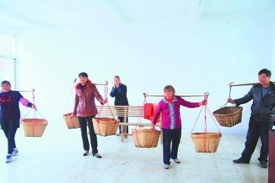 中国侨网游洋山歌队在排练《梁山伯与祝英台十送》。游晓璐 摄