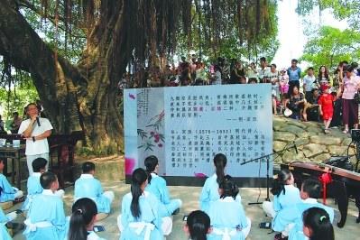 中国侨网身穿汉服的孩子们诵读古文。 钱丽莺 摄