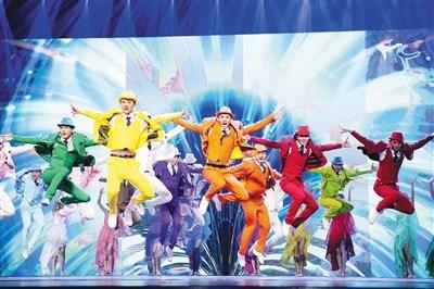 中国侨网2017年(第十八届)海南国际旅游岛欢乐节期间,精彩的演出活动为市民和游客带来视觉盛宴。 本报记者 张茂 摄