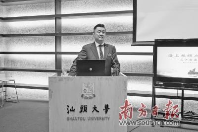 中国侨网汕头大学商学院举办“海上丝绸之路”大讲堂,首期解读潮商500年不败“文化密码”。程子姣 摄