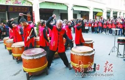 中国侨网融合了中西音乐的24节令鼓令人耳目一新。南方日报记者 苏仕日 摄