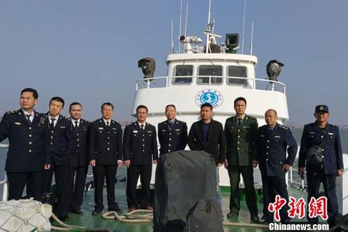 中国侨网1月23日,福建泉州涉海多部门执开展“春运”安全专项巡航执法行动。 吕剑 摄