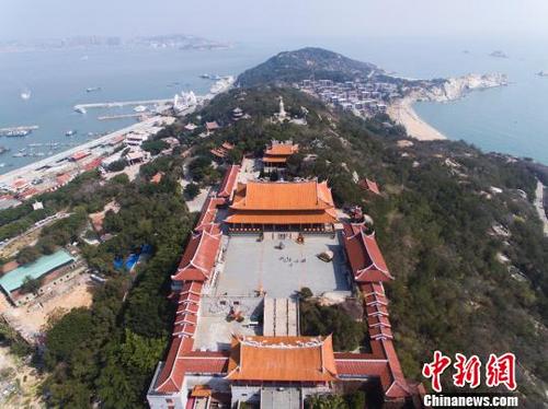 中国侨网鸟瞰妈祖故里湄洲岛。 王东明 摄