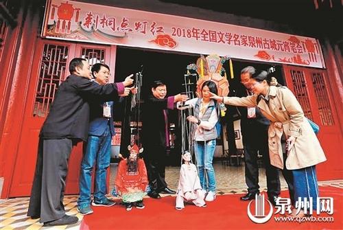 中国侨网名家着迷于提线木偶表演