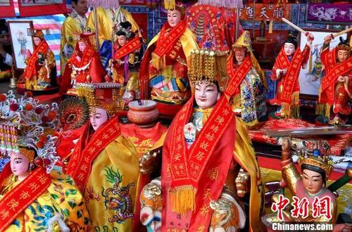 中国侨网 50余家陈靖姑宫庙顺天圣母金身回福州陈靖姑故居“省亲”。 记者刘可耕 摄