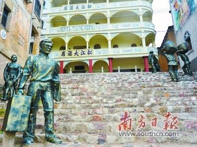 中国侨网松江大酒店位于松口古街区繁荣路,于1932年建成,是1950年以前梅州最大最豪华的旅馆。昔日,梅州地区的华侨出洋谋生或归国返乡多在此处投宿,松江大酒店是华侨漂洋过海的驿站,也成为了他们的心灵港湾。(何森垚 摄)
