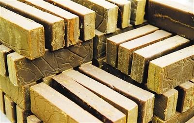 中国侨网海南忆家食品有限公司生产的成品土糖砖。
