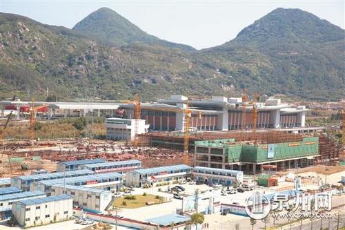 中国侨网泉州火车站综合交通枢纽施工现场。