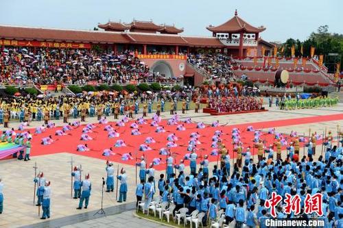中国侨网图为春祭妈祖大典现场。 王东明 摄