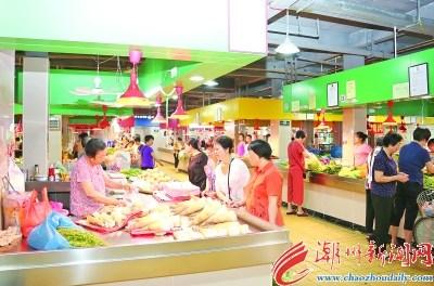 中国侨网去年（2017年）下半年，潮州城区十大肉菜市场改造提升工程全面启动。图为改造后的西门市场硬件设施完善，软件管理规范。 本报记者 陈宏文 摄