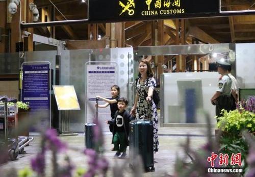 中国侨网资料图:海南实施“59国免签新政”。 中新社记者 王晓斌 摄