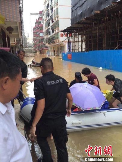 中国侨网图为救援现场 通讯员 摄