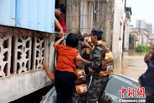 中国侨网救援现场。(图片来源:中新网)