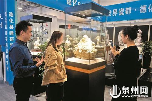 中国侨网 泉州展区参观者络绎不绝