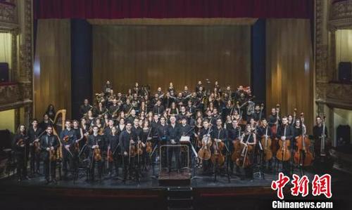 中国侨网西班牙加纳利交响乐团成立于1986年，是在西班牙政府正式注册的国家级交响乐团。　青年宫演艺中心提供　摄