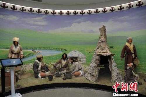 中国侨网12月21日，兰州市西固区博物馆金城鲜卑主题展馆正式开馆。图为鲜卑族生活场景展示。　郭炯　摄
