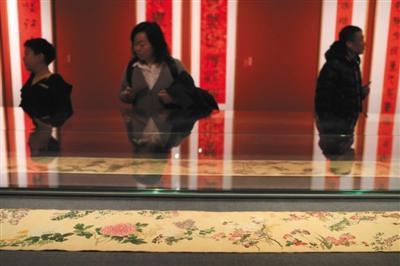 中国侨网昨日(29日)，“亥岁祯祥——2019新年迎春书画展”在国家博物馆南7展厅正式对公众开放。新京报记者 浦峰 摄