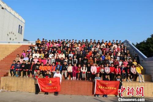 中国侨网2019闽南文化寒假研学活动吸引了泉州十余所中小学校的近200名学生参与。　陈龙山　摄