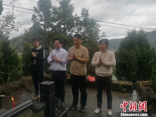 中国侨网青田游子回乡祭祖。周建虹提供