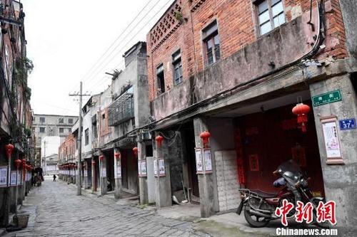中国侨网南街,这里曾经商贾林立,是平潭的政治文化中心。 张斌 摄