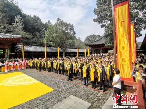中国侨网参祭人员 周禹龙 摄