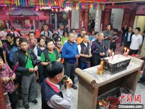 中国侨网泰国宋卡城隍庙省亲团回福建海澄“省亲”。 施必祥 摄