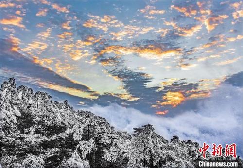 中国侨网于鳌鱼峰拍摄的云海 。　李金刚　摄