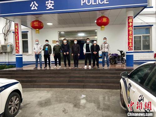 中国侨网警方抓捕犯罪嫌疑人。警方 供图
