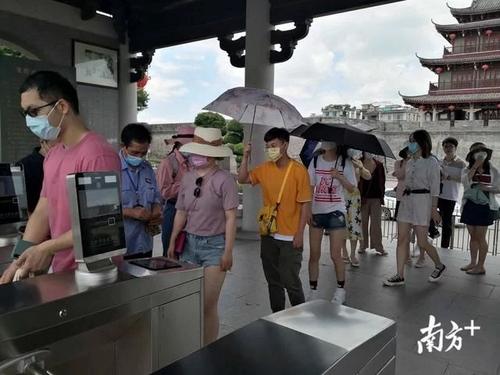 中国侨网广济桥依然是游客到潮州的热门选择。