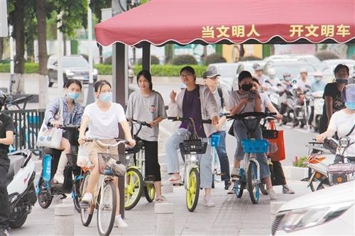 中国侨网不少市民践行低碳简约的生活方式。 陈敏锐 摄