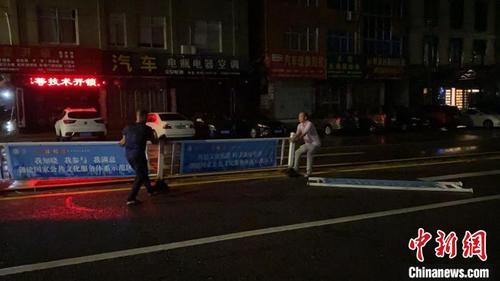 中国侨网抗台现场。 乐清市应急管理局供图