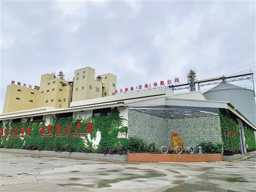 中国侨网正大集团是最早进入汕头的外资企业,厂区里有“0001”标志。(蚁璐雅 摄)