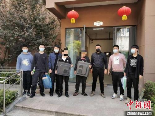 中国侨网犯罪嫌疑人落网。　龙湾警方供图　