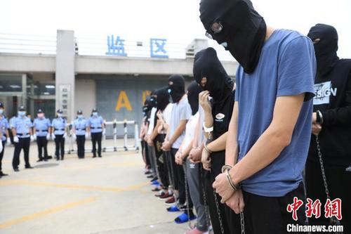 中国侨网嫌犯被收监　警方供图
