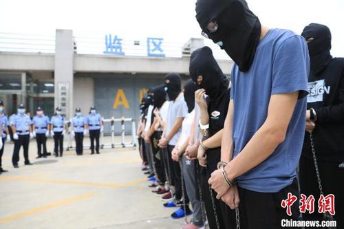 中国侨网嫌犯被收监 警方供图