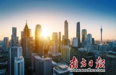 中国侨网《关于贯彻落实金融支持粤港澳大湾区建设意见的行动方案》正式公布,广州金融支持大湾区建设的脉络更为清晰。 南方日报记者 董天健 摄