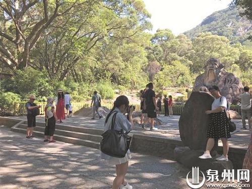 中国侨网随着跨省团队游的恢复，不少外地游客来泉游玩。