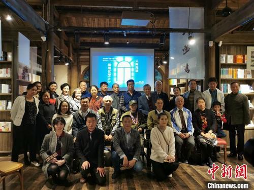 中国侨网11月15日，抗日海军战将李世甲生平影展在位于福州云上鼓岭的李世甲故居（别墅）举办。 何力 摄