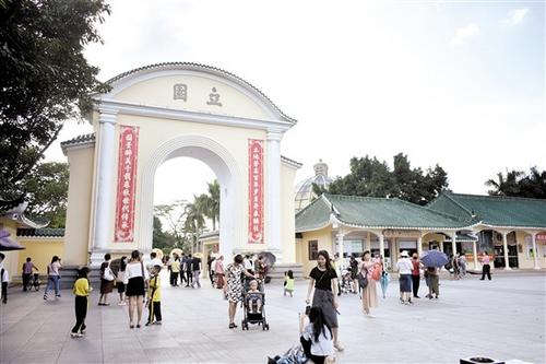 中国侨网立园牌坊颇具风格。(《江门日报》 易航/摄)