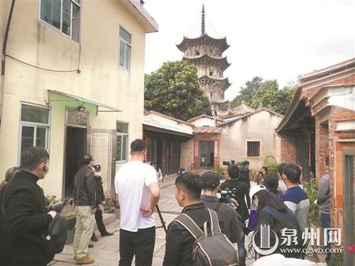 中国侨网在古城深巷，媒体记者探访泉州千年历史。