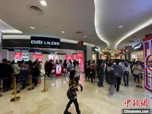 中国侨网图为cdf海口市内免税店　王子谦　摄